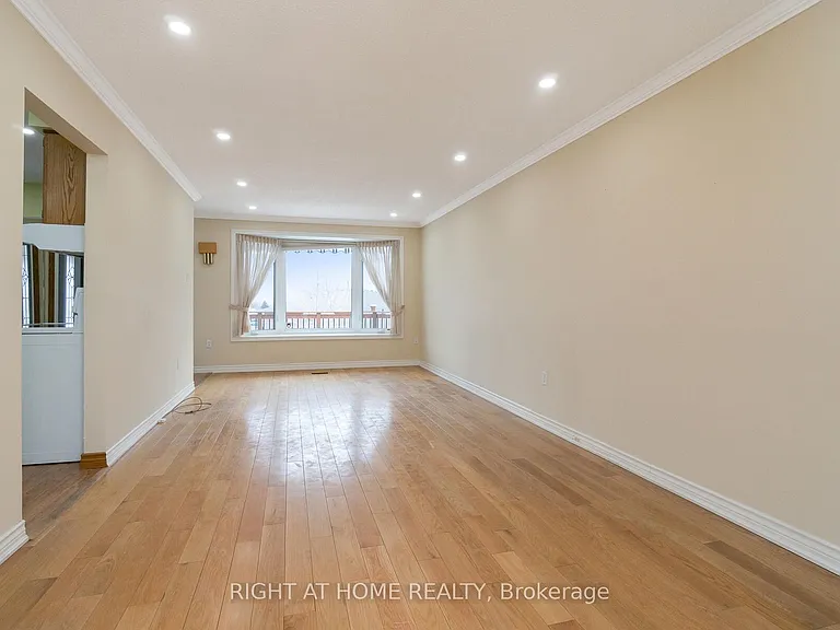 2035 Carleton Ct — Photo 5