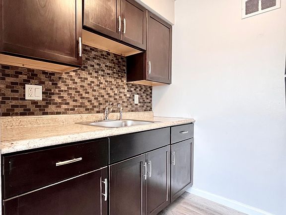 3rd image of 5601 Dewey Ave #207