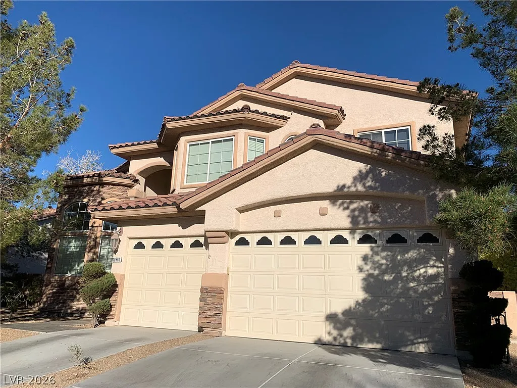 5 bed, 4.5 bath, 4364 sqft, $5,650 — Photo 2