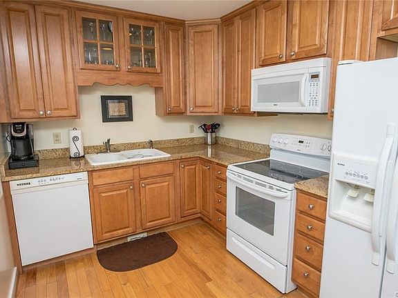 4th image of 1124 Kingsport Ln