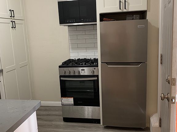 4th image of 861 Crinella Dr #B