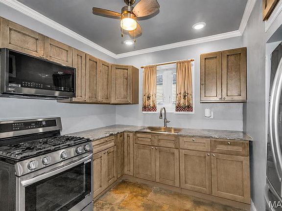 4th image of 122 Cunningham Ave