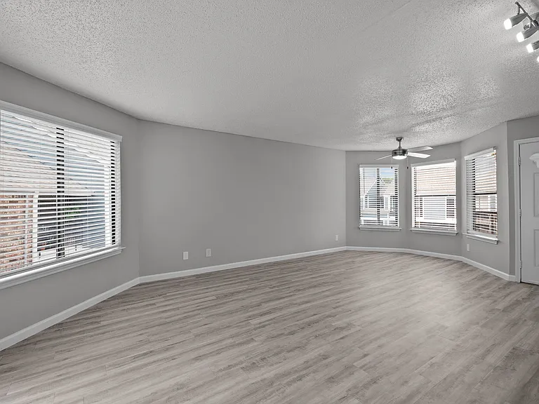 The Azul Apartments — Photo 32