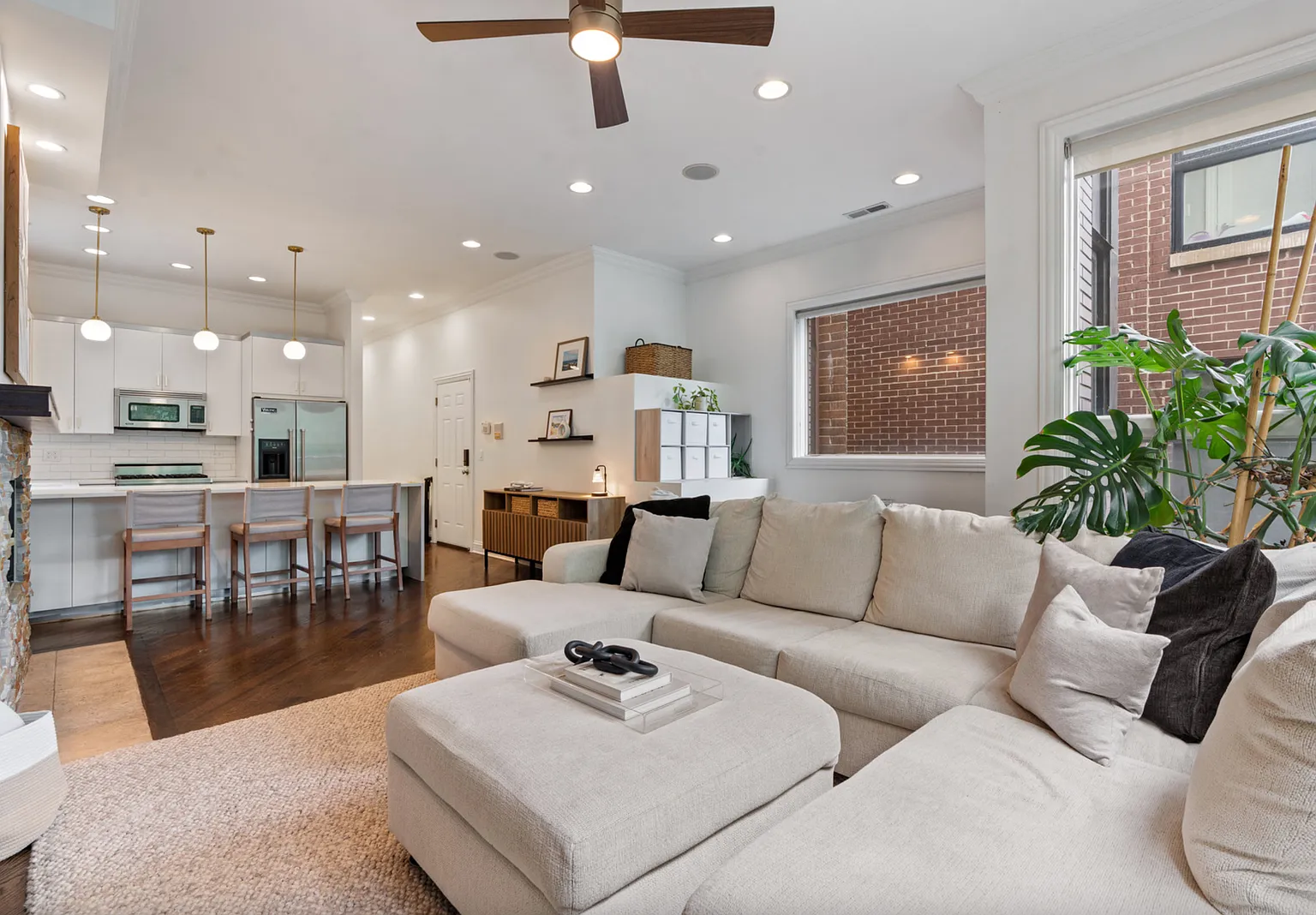 2 bed, 2.0 bath, $3,800 — Photo 3