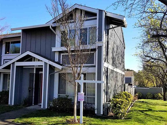2nd image of 14 Park Ct