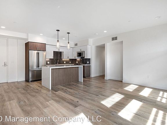 3rd image of 1122 Pico Blvd Unit 107