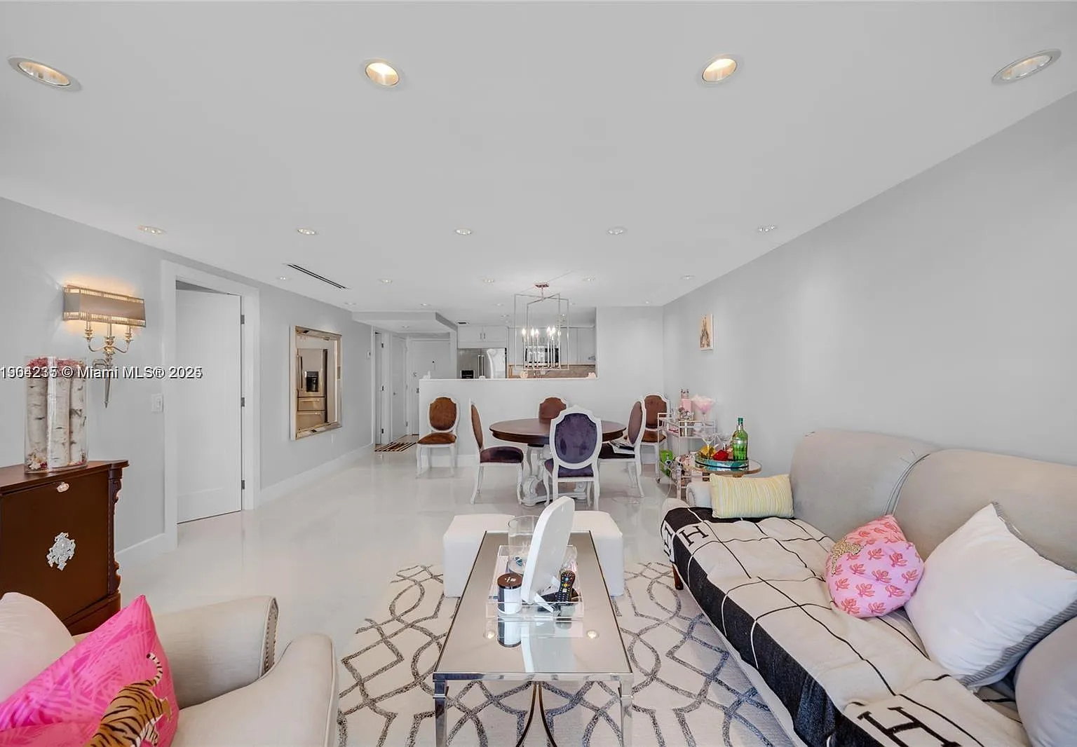 5838 Condominium — Photo 3