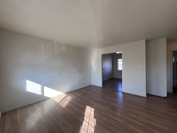 2nd image of 3720 Astoria St 3720-unit 7