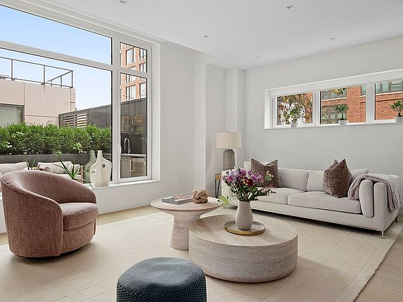 3rd image of 450 Washington St #Townhouse 5