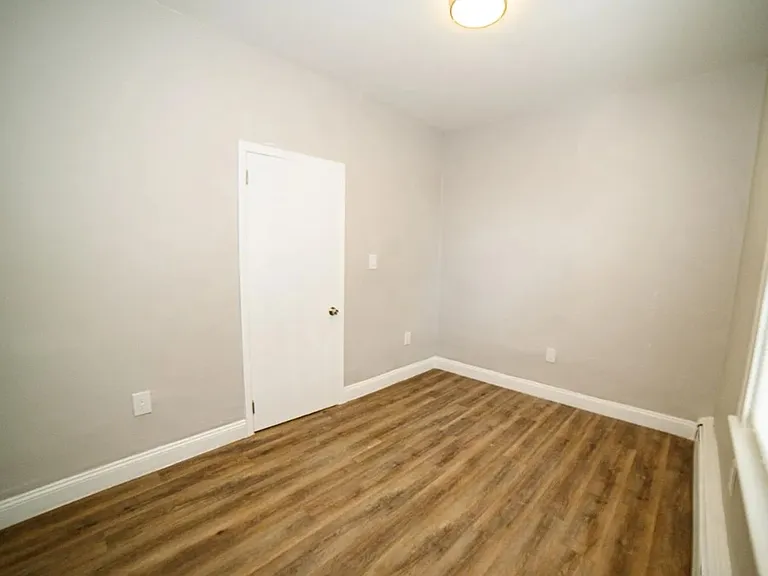 105 23rd Ave — Photo 5