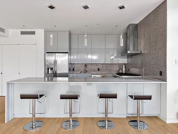 3rd image of 258 Saint Nicholas Ave