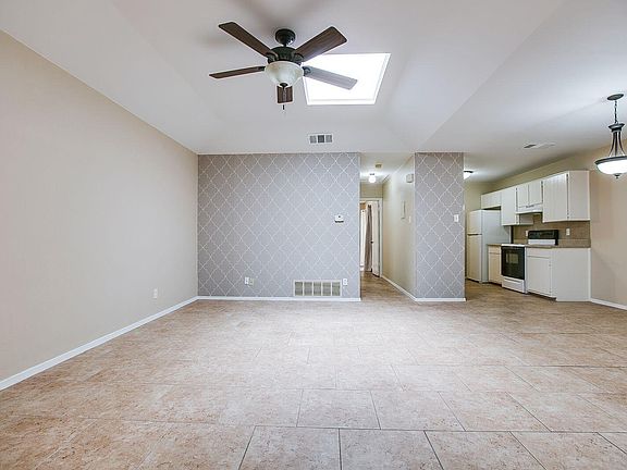 5th image of 2221 Valleyview Blvd