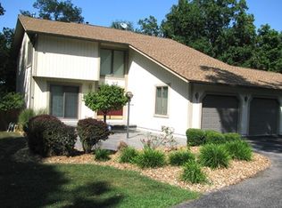 19 Pine Lake Dr, Carbondale, IL 62901