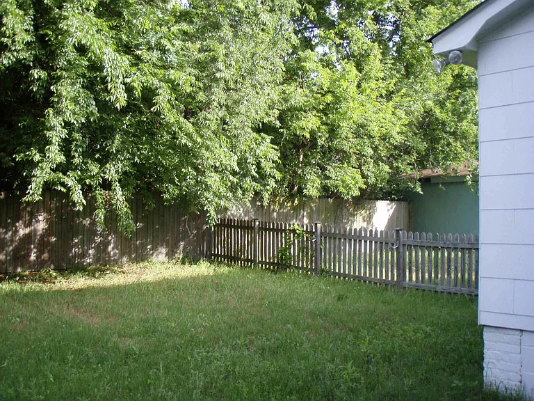 807 Ohio St — Photo 3
