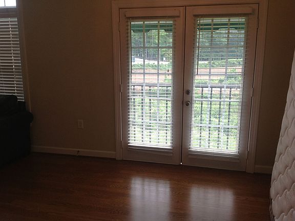 4th image of 104-203 Sunset Cir