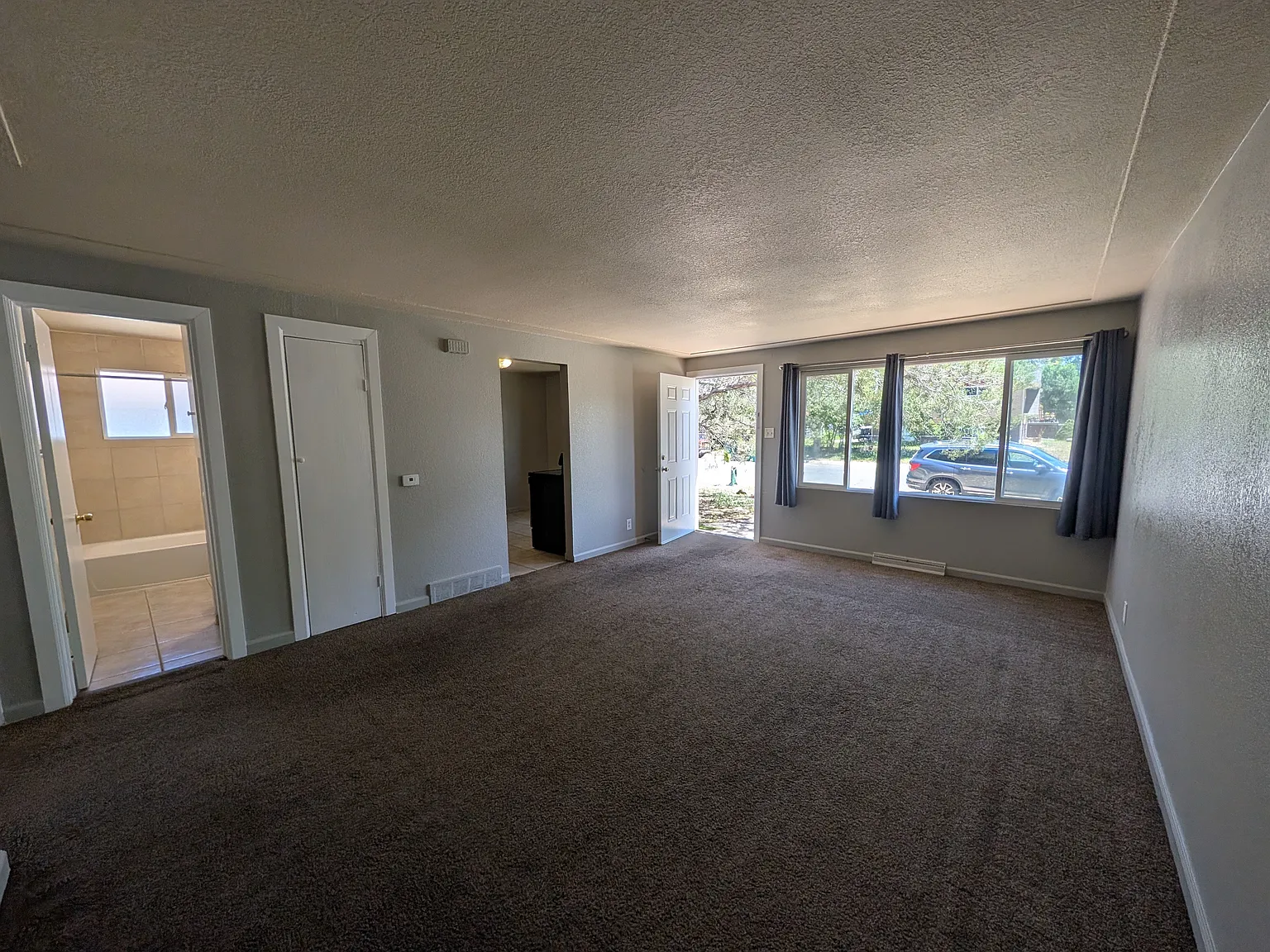 2 bed, 800 sqft, $1,745 — Photo 2