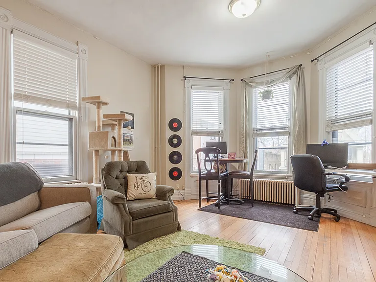 313 E Mifflin St #4 — Photo 4
