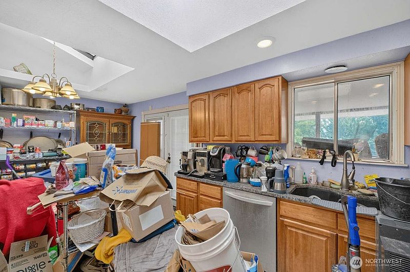 4th image of 728 11th Street NE