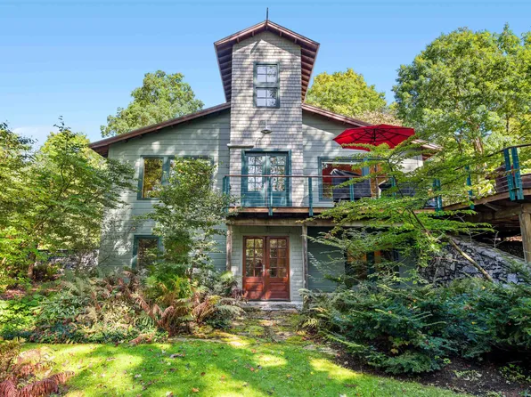 86 South Olde Carriage Road, Charlotte, VT 05445