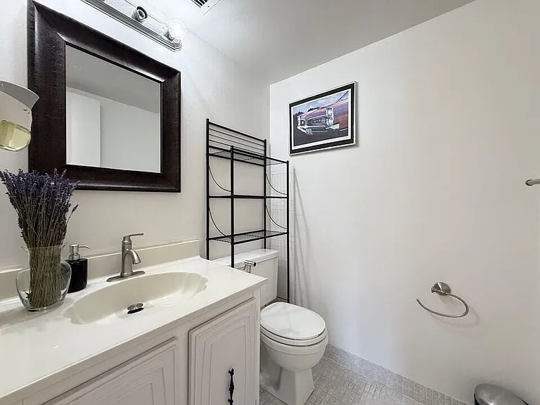 800 Parkview Dr #823 — Photo 20