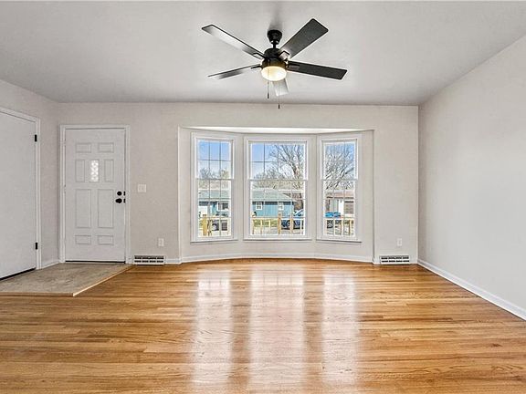 4th image of 5229 Lakewood St