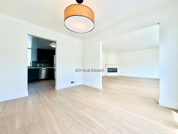 5th image of 5522 California St APT B
