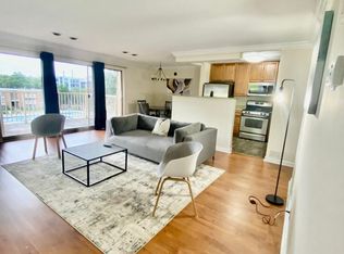 2624 Redcoat Dr, Alexandria, VA 22303