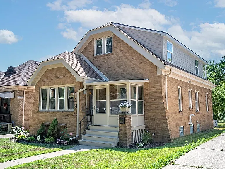 119 E Ohio Ave — Photo 2