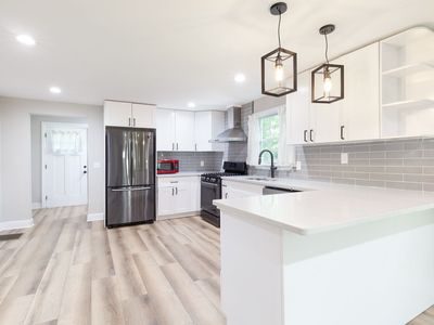 1408 Gus Thornhill Jr Dr, East Pt, GA, 30344