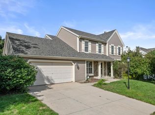 922 River Hill DRIVE, Waukesha, WI 53189
