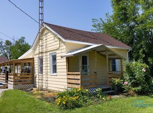 5735 Oak St, Stony Ridge, OH 43463