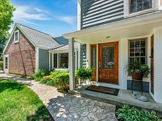 121 Whittington Crse, St Charles, IL 60174