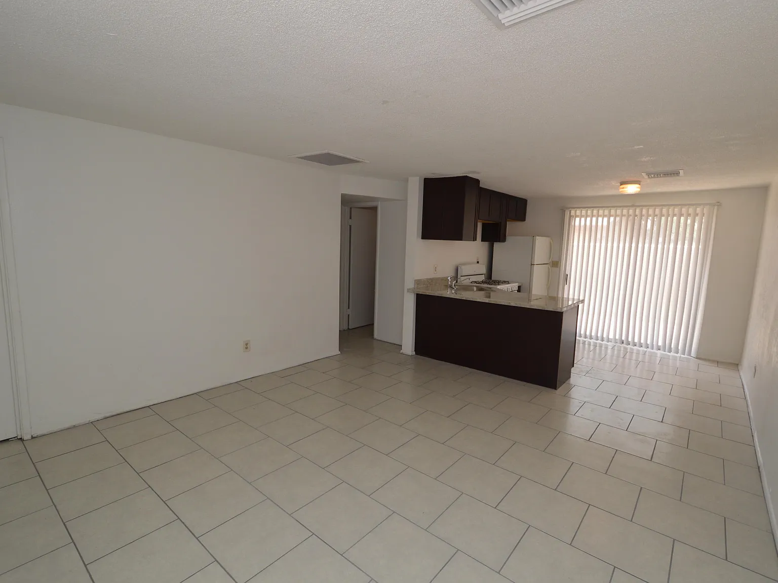 2 bed, 1.0 bath, 816 sqft, $995 — Photo 4