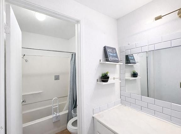 5th image of 1440 Nelson Pl