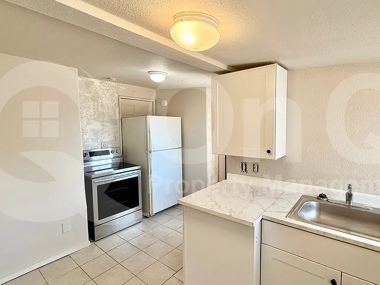 225 S Grand Dr #4 — Photo 3