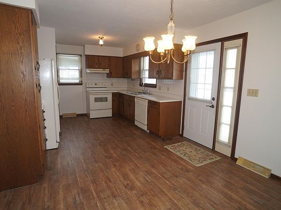3rd image of 115 N Depot St Lot 32