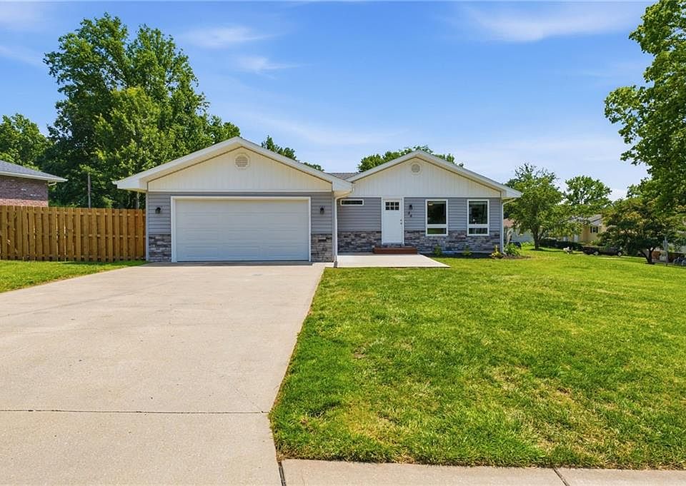 1st image of 44 Maple Dr
