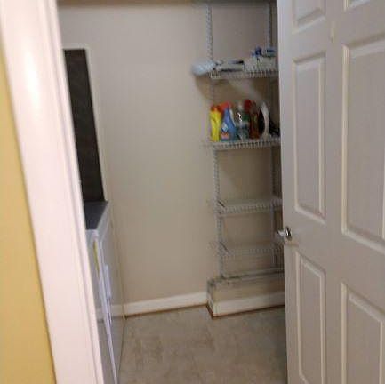 Walk-in Laundry & Pantry