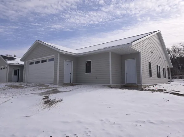 709 Washington St #4, Decorah, IA 52101