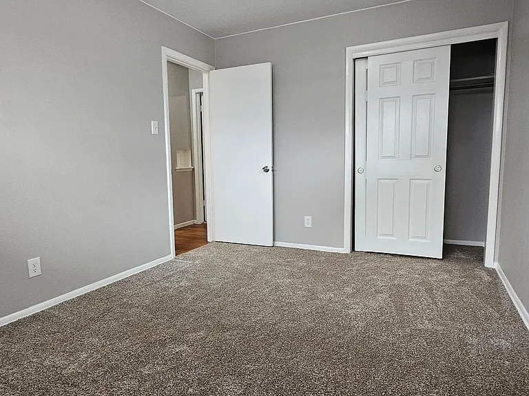 1136 Akron St — Photo 27