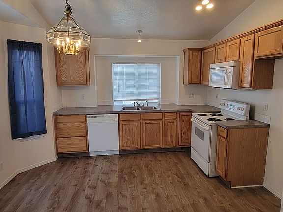 2nd image of 16799 Naito Ave
