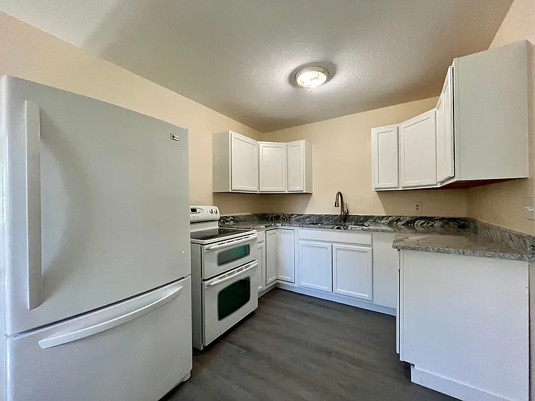 501 W Dixie St — Photo 11