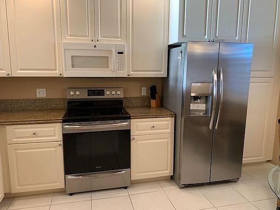 5th image of 29 Harbour Isle Drive W #203