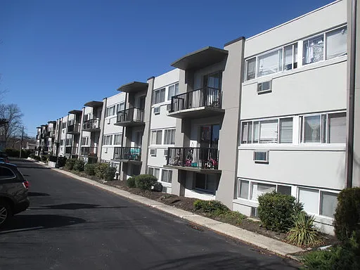 309 Apartments — Photo 31