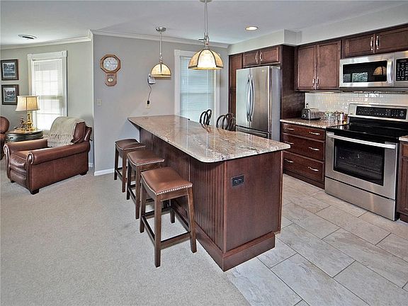 2nd image of 424 Bayhill Dr