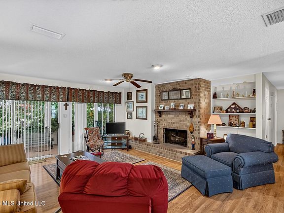 4th image of 8717 Pine Ridge Blvd