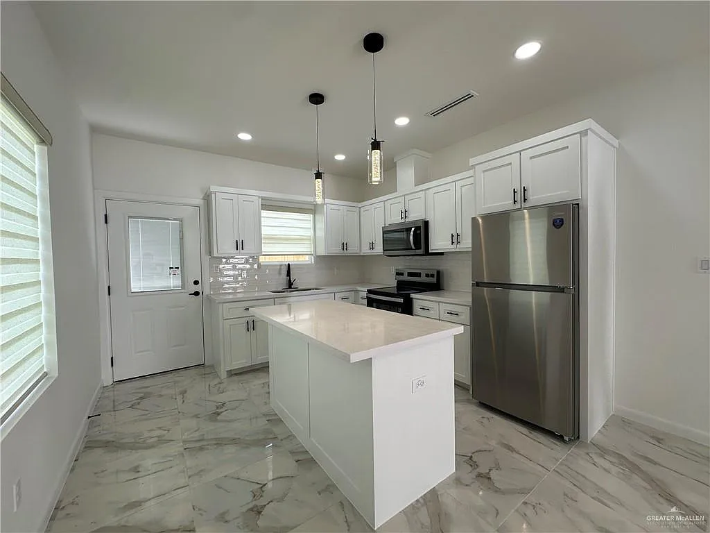 2 bed, 2.0 bath, 950 sqft, $1,250 — Photo 3