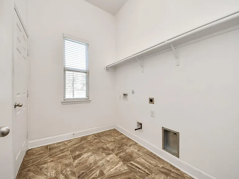 1947 Parnevik Pl — Photo 21