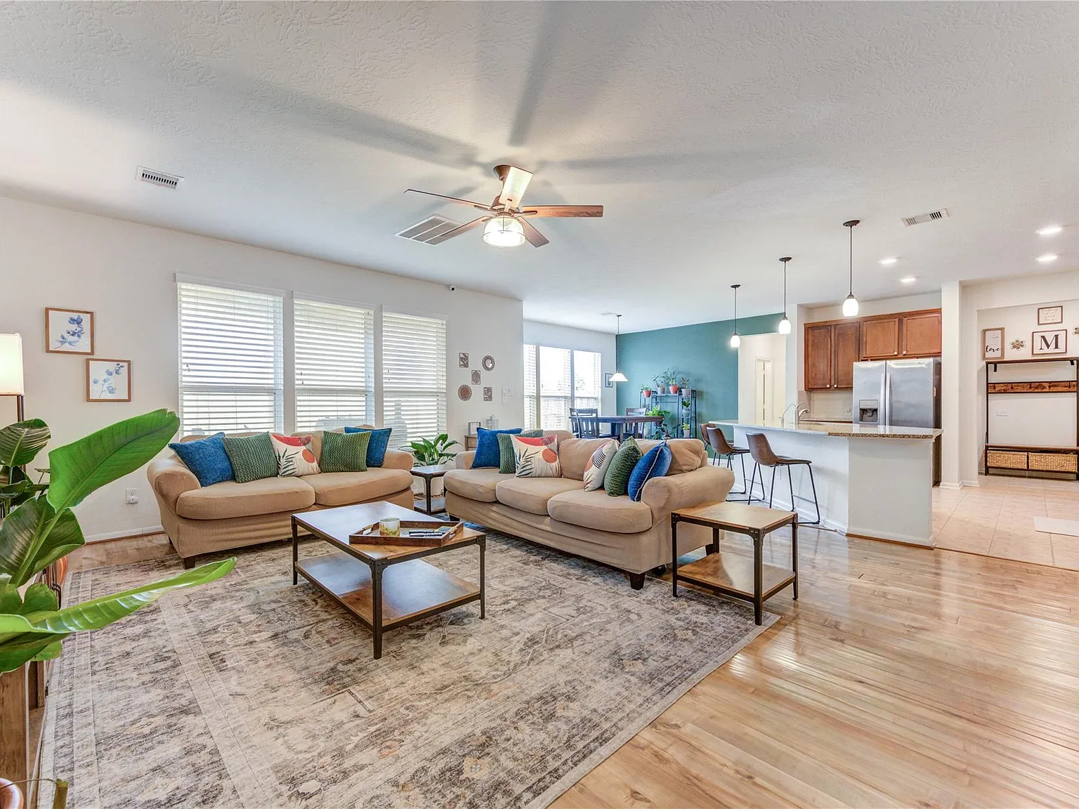 4 bed, 2.5 bath, 3016 sqft, $2,850 — Photo 4