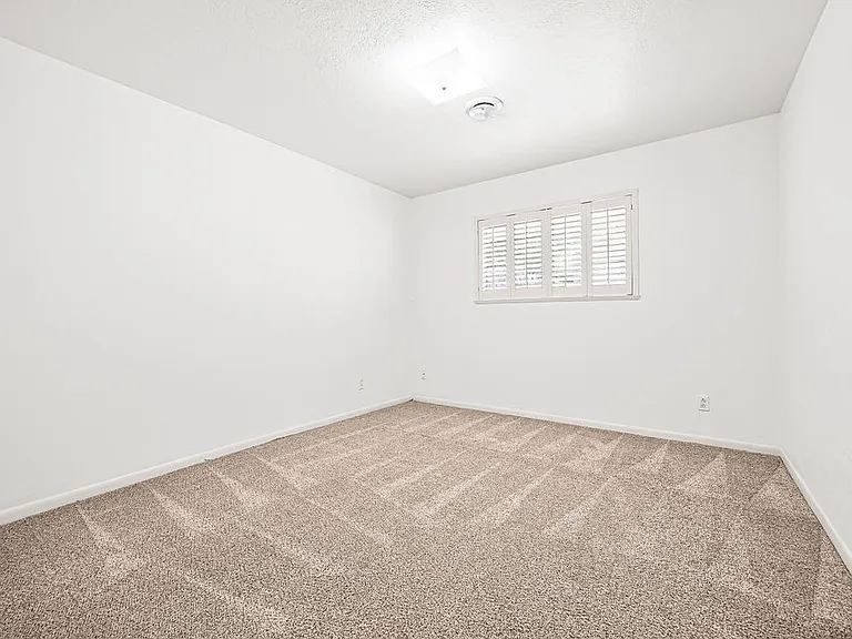 630 Bradshaw Dr — Photo 7